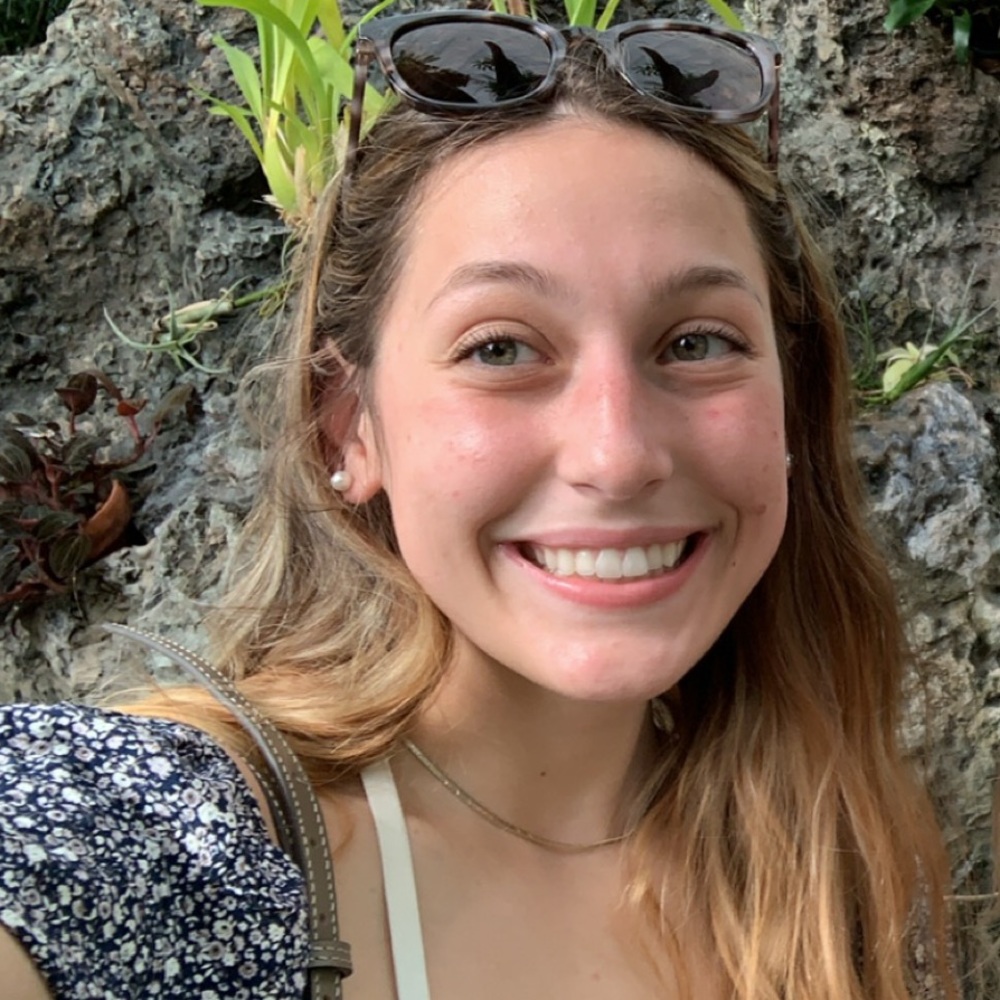 Meet your Posher, Alexis